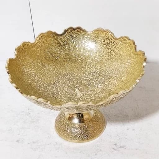 آجیل خوری برنجی شکلات خوری برنجی قطر 20 سانت دو رو طرح دار با طرح طاووس مناسب استفاده ظروف پذیرایی ظروف برنجی ظروف برنز