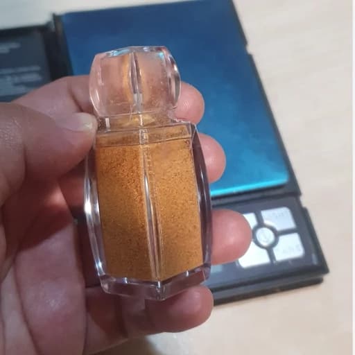 زعفران و ریشه زعفران پودر شده صد درصد خالص یک مثقال با عطر عالی و رنگ خوب — تصویر ۴