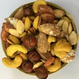اجیل شور 250 گرم پسته با پوست فندق با پوست بادا م بادام هندی و تخمه ها(پوست دار نمکی) — تصویر ۳
