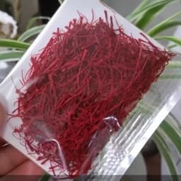 زعفران نگین ممتاز خراسان زعفران اعلای قائنات خراسان (نیم مثقال) با کیفیت اعلا — تصویر ۳