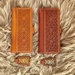 کیف پول چرم طبیعی دستدوز کیف چرم دستدوز(کیف پول اسلیمی چرم طبیعی گاوی زنانه به همراه جاکلیدی ست )کیف زنانه کیف چرمی دست — تصویر ۳