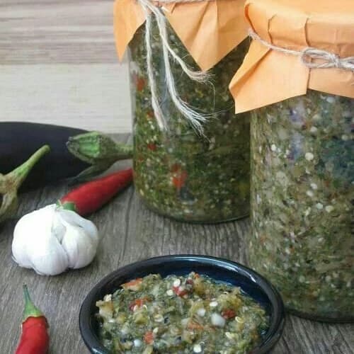 ترشی ناز خاتون شمالی با بادمجان وسبزی مخصوص ناز خاتون وآبغوره در وزن 700 گرم — تصویر ۲