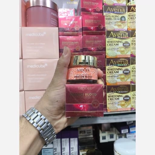 کرم صورت ضد چروک و آبرسان سادور مدل Dragon Blood Anti-Aging Face Cream حاوی عصاره خون اژدها