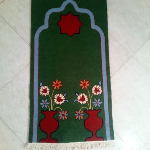 گلیم سجاده ای دستباف دو رو با سبک بافت ورنی وهفت رنگ با بهترین مواد