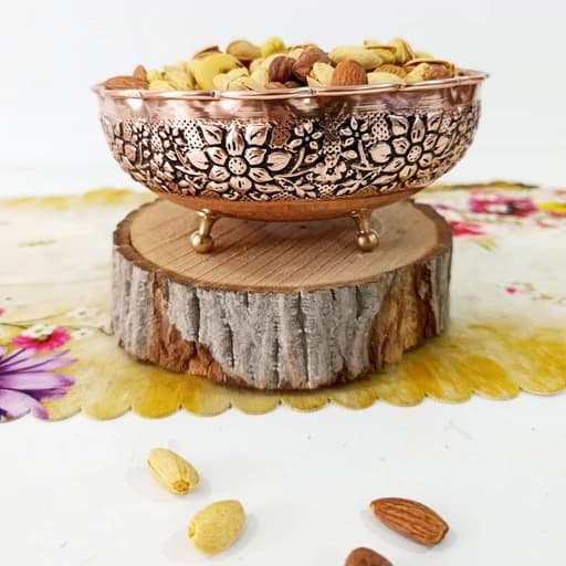 آجیل خوری مسی سه پایه طرح گل برجسته سیاه قلم قطر 17 سانتی متر