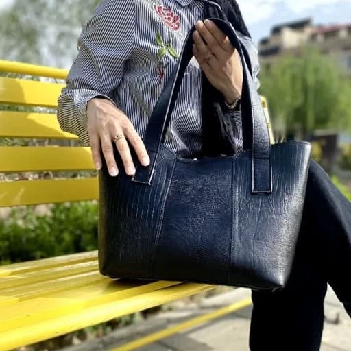 کیف زنانه چرم طبیعی گاوی چرم گواشیرطرح اوا