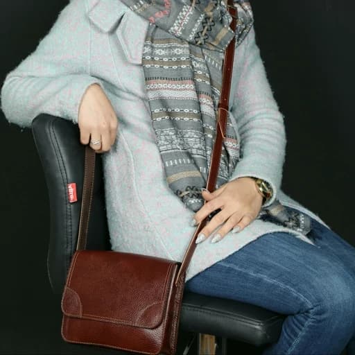 کیف دوشی زنانه چرم طبیعی گاوی اسپرت کد A124 — تصویر ۲