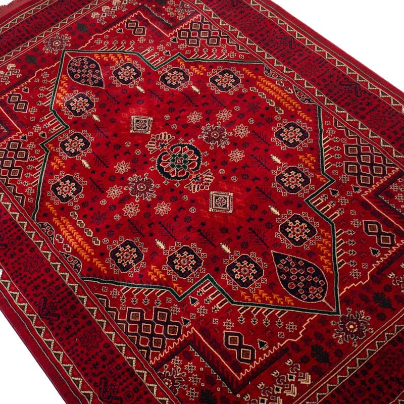 فرش ماشینی 700 شانه فرش بزرگمهر زمینه قرمز لاکی حاشیه لاکی مدل بلوچی کد 78163 — تصویر ۳
