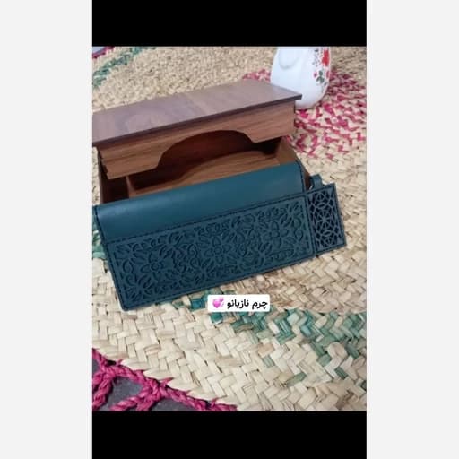 کیف پول زنانه چرم طبیعی گاوی نازبانو همراه با جعبه چوبی