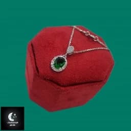 گردنبند نقره زنانه تک نگین زمردی عیار 925با آبکاری طلا سفید بدون ریزش نگین — تصویر ۳
