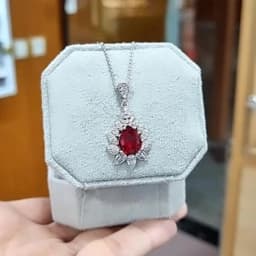 گردنبند نقره بسیار شیک نگین قرمز به همراه زنجیر دیپلمات 45 سانتی با عیار 925 و آبکاری طلاسفید — تصویر ۳