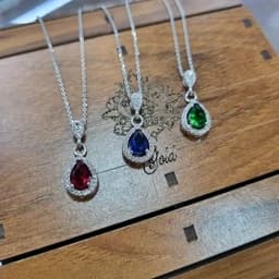 گردنبند نقره زنانه اشکی نگین رنگی عیار 925استاندارد با آبکاری طلا سفید — تصویر ۳