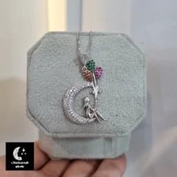 گردنبند نقره زنانه طرح ماه و دخترک عیار 925و آبکاری طلا سفید — تصویر ۳