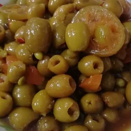 ترشی زیتون یک کیلویی،باهسته،تندوساده گیلان .رشت