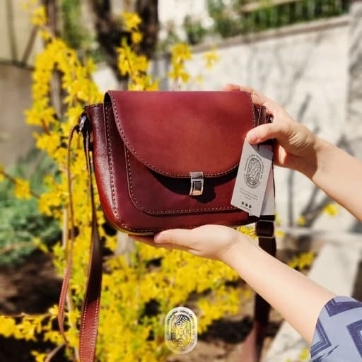 کیف چرم طبیعی زنانه دست دوز آلا مدل آوا