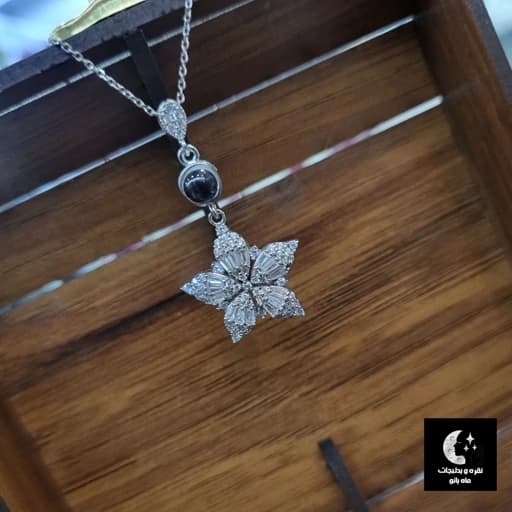 گردنبند نقره زنانه ستاره با گوی لاو عیار 925 و آبکاری طلا سفید و زنجیر فلامینگو 45 سانتی