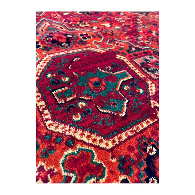 فرش ماشینی 1200 شانه زمینه لاکی حاشیه لاکی طرح بلوچی کد 6047 — تصویر ۳