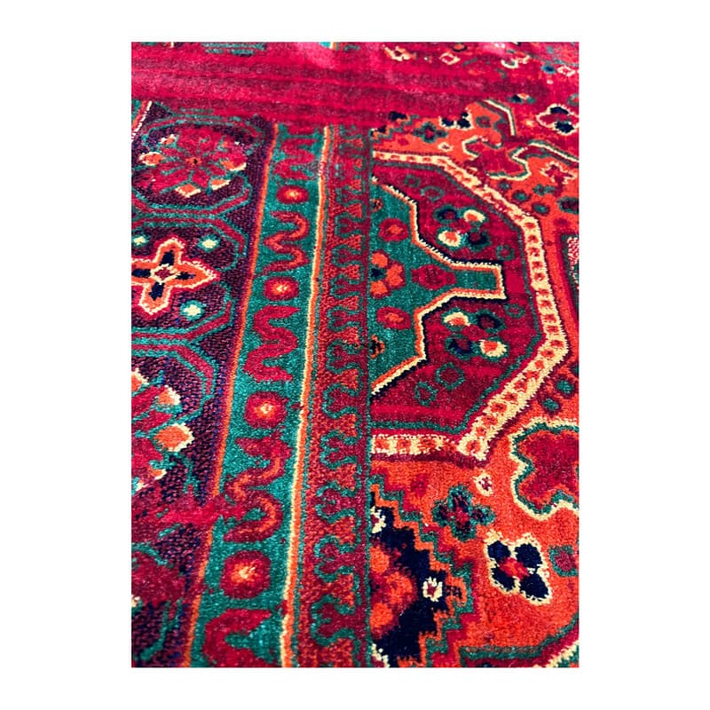 فرش ماشینی 1200 شانه زمینه لاکی حاشیه لاکی طرح بلوچی کد 6047 — تصویر ۴