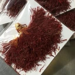 زعفران دختر پیچ 2مثقال (2بسته 1مثقالی)زعفران دسته قاینات — تصویر ۳