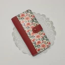 کیف پول چرمی زنانه گل گلی قرمز با چرم مصنوعی فانتزی — تصویر ۳