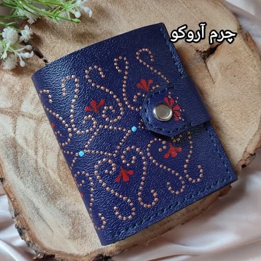 کیف پول جیبی چرم طبیعی دستدوز / کیف پول دخترانه چرمی /کیف پول زنانه چرم طبیعی دست دوز/کیف پول نقطه کوبی/چرم آروکو — تصویر ۲