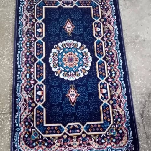 گلیم فرش ماشینی کاشان طرح هالیدی سرمه ای پادری (80در50) پس کرایه