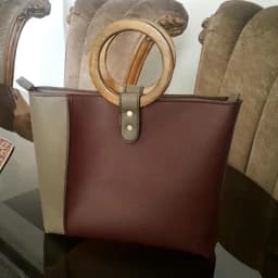 کیف چرمی زنانه دسته چوبی — تصویر ۳