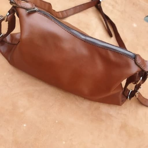 کیف زنانه دوشی چرم طبیعی بزی دست دوز قابل اجرا در رنگها و طرح مختلف — تصویر ۲