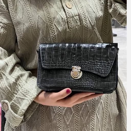 کیف دوشی زنانه و دخترانه چرم اصل گاوی مدل ترمه — تصویر ۴