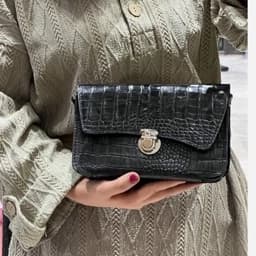 کیف دوشی زنانه و دخترانه چرم اصل گاوی مدل ترمه — تصویر ۵