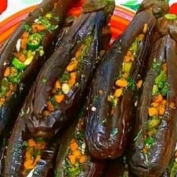 ترشی بادمجون شکم پر خانگی نمونه — تصویر ۳