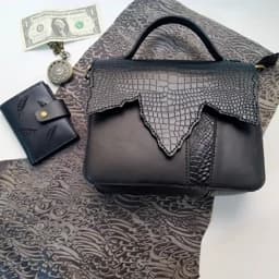 کیف دوشی چرم طبیعی زنانه.کیف زنانه چرمی.کیف دستی چرم طبیعی .کیف مشکی چرمی.کیف زنانه چرم گاوی.کیفزنانه چرم طبیعی دستدوز — تصویر ۳