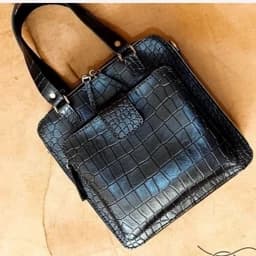 کیف زنانه چرم طبیعی دست دوز با طرح جذاب — تصویر ۳