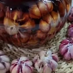 ترشی سیر 5ساله با پوست در ظرف 750گرمی — تصویر ۳