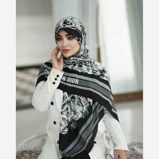 روسری (شال) زنانه سیا اسکارف طرح دیور جنگلی قواره 140 دور دوخت