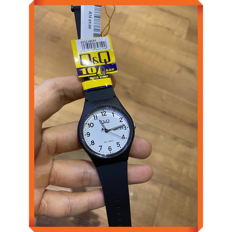ساعت مچی عقربه ای زنانه و مردانه کیو اند کیو مدل A212J003Y — تصویر ۲