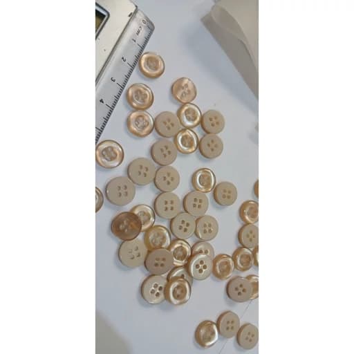 دکمه چهار لایه محکم ونشکن مناسب لباس کودک و پیراهن پسرانه دخترانه شومیز بلوز مردانه لباس عروسک وبالشت نوزاد 000 — تصویر ۲