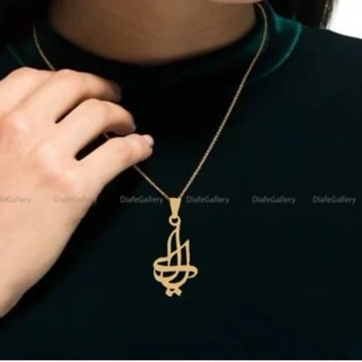 گردنبند نقره اسم لیلا پلاک نقره عیار 925 با آبکاری طلا و زنجیر استیل رنگ ثابت -1 — تصویر ۲