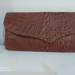 کیف مجلسی زنانه چرم طبیعی دست دوز با نخ ابریشمی — تصویر ۳