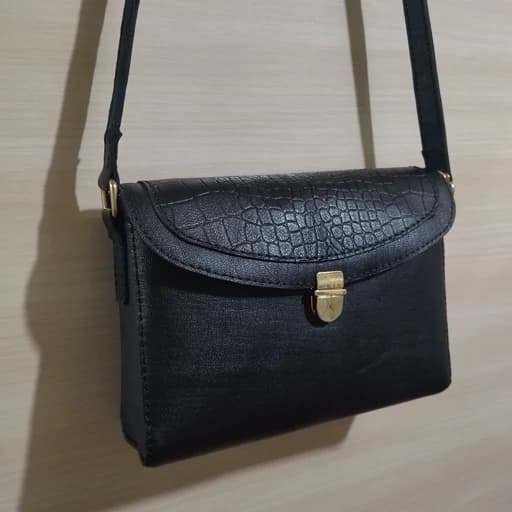 کیف رو دوشی زنانه چرم طبیعی و کاملا دست دوز