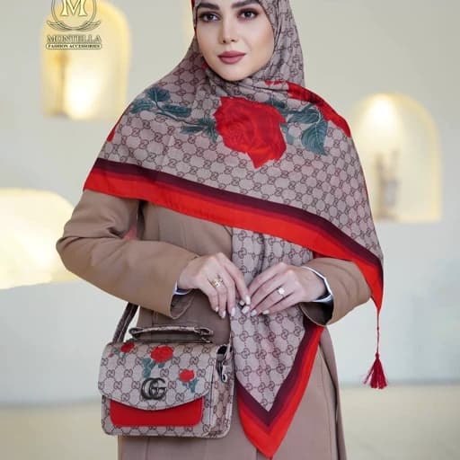 ست کیف و روسری (شال) گوچی گل قرمز با کیف پاسپورتی گوچی و روسری نخی قواره 130 یا شال نخی — تصویر ۲