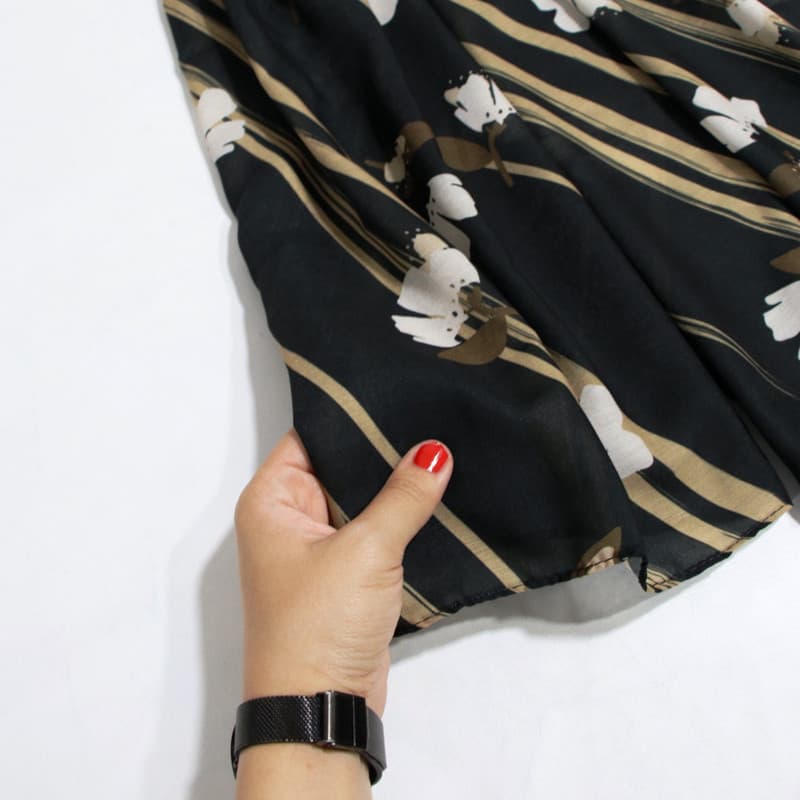 شال زنانه مدل نخی تابستانه خنک با طرح گل گلی کد ana-7086 — تصویر ۴