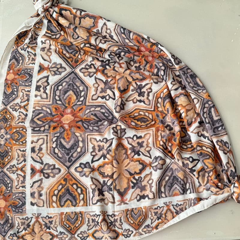 روسری زنانه مدل نخی گلدار گلیمی کد 5 — تصویر ۵