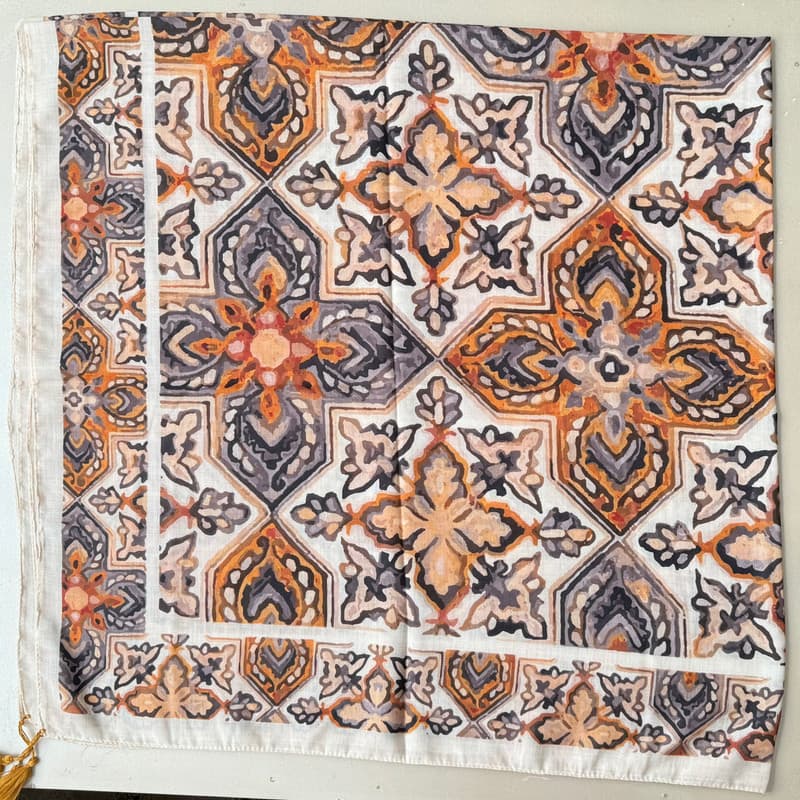روسری زنانه مدل نخی گلدار گلیمی کد 5 — تصویر ۴