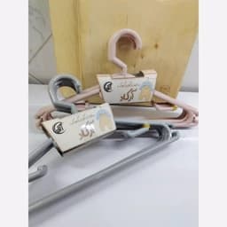 چوب لباس کودک پلاستیکی یا پک6 عددی چوب لباس یا آویز لباس پلاستیکی کودک در پلاسکو آیهان — تصویر ۳