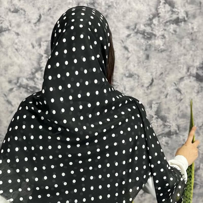 روسری زنانه مدل نخی تابستانه خنک خالخالی کد ana-2317 — تصویر ۲
