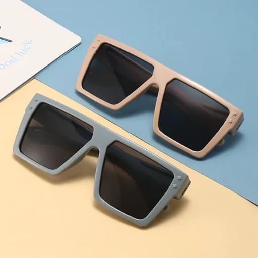 عینک آفتابی بچگانه طرح مربعی مناسب برای سنین 3 تا 12 سال،دارای طراحی مخصوص صورت بچه ها،بسیار شکیل،کیفیت فوق العاده عالی — تصویر ۲