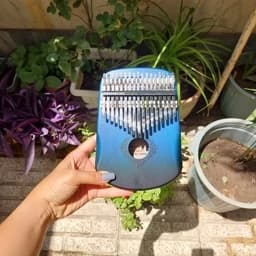 ساز کالیمبا 17 تیغه برند طرح گرد ابی رنگ (وارداتی) — تصویر ۳