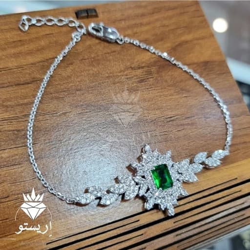 دستبند نقره زنانه جواهری نگین(سبز.قرمز و کبود)عیار 925 آبکاری طلاسفید همراه با فاکتور — تصویر ۴