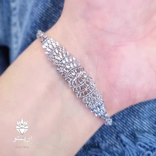 دستبند نقره زنانه پارلا تراش بسیار شکیل با عیار 925 و آبکاری طلاسفید بدون نگین — تصویر ۲